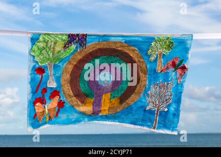 Parla con il mare e l'installazione di arte di processo a Sandbanks Beach, parte del Bournemouth Arts dal Sea Festival, Dorset UK nel mese di ottobre - federa Foto Stock