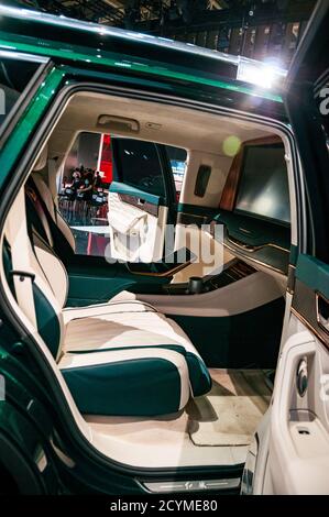 HS7+ versione in limousine allungata del SUV Hongqi HS7 visto al Beijing Auto Show 2020. Foto Stock