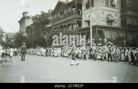 Aprile il 18, 1928, ultimo imperatore cinese pu Yi arriva a Tientsin per visitare la caserma italiana Ermanno Carlotto - Tianjin, Cina Foto Stock