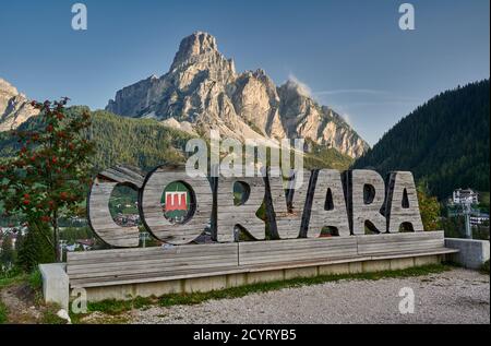 Vista sul Monte Sassongher, Kurfar, Corvara in Badia, Alto Adige, Italia Foto Stock