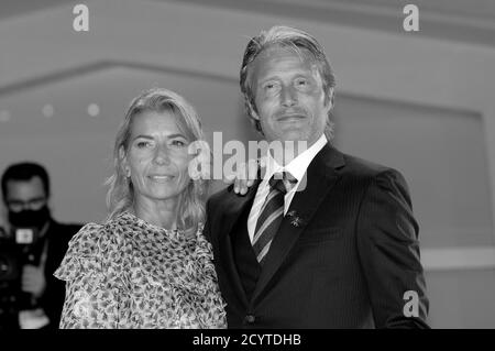 Hanne Jacobsen e Mads Mikkelsen partecipano alla prima MISS MARX durante il 77° Festival del Cinema di Venezia 2020. Foto Stock