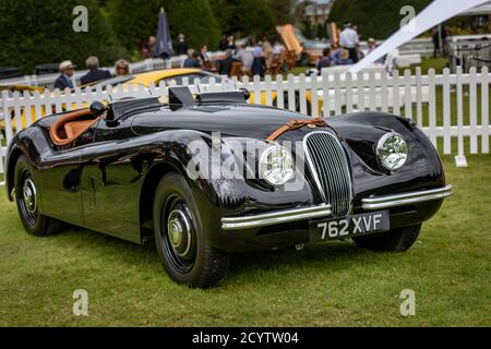 Jaguar XK120, Concours of Elegance 2020, Hampton Court Palace, Londra, Regno Unito Foto Stock