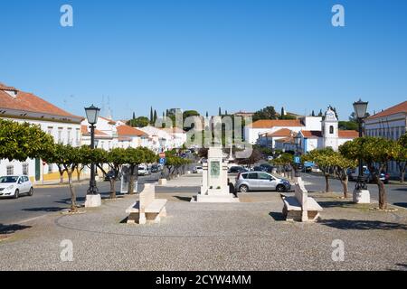 Vila vicosa strada principale ad Alentejo, Portogallo Foto Stock