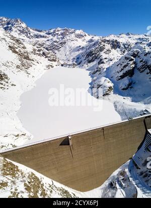 Valmalenco - Valtellina (IT) - Vista panoramica invernale del Diga di Alpe Gera Foto Stock