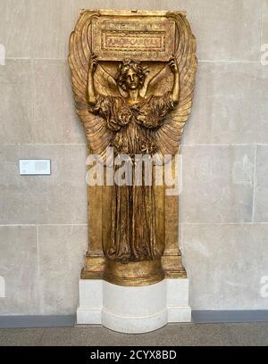 'Amor Caritas, Augusto Saint-Gaudens, bronzo dorato, Cast 1918. Metropolitan Museum of Art; Ala americana. Foto Stock