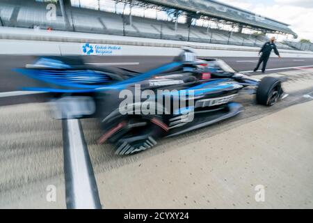 Indianapolis, Indiana, Stati Uniti. 1 ottobre 2020. Le squadre della SERIE NTT INDYCAR si allenano per il GP di Harvest all'autodromo di Indianapolis, Indiana. Credit: Walter G Arce Sr Grindstone Medi/ASP/ZUMA Wire/Alamy Live News Foto Stock