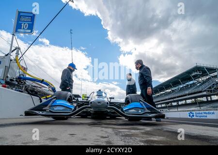 Indianapolis, Indiana, Stati Uniti. 1 ottobre 2020. Le squadre della SERIE NTT INDYCAR si allenano per il GP di Harvest all'autodromo di Indianapolis, Indiana. Credit: Walter G Arce Sr Grindstone Medi/ASP/ZUMA Wire/Alamy Live News Foto Stock