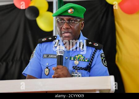 Il 30 luglio 2019, Rex Dundun, capo di stato maggiore della polizia dell'AMISOM, ha rivolto un discorso al personale dell'unità di polizia ugandese formata in una cerimonia che ha segnato la fine della loro missione in Somalia. L'evento ha incluso la presentazione di medaglie per il loro servizio nelle operazioni di mantenimento della pace. Foto Stock