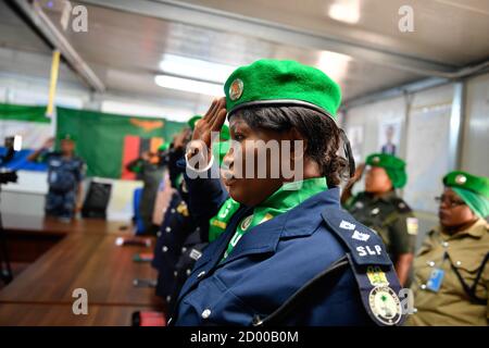 Il 15 gennaio 2020, i singoli agenti di polizia (IPOS) che prestavano servizio sotto AMISOM hanno partecipato ad una cerimonia di premiazione delle medaglie a Mogadiscio, Somalia, segnando il completamento del loro tour di un anno di servizio. La cerimonia ha onorato i loro contributi al mantenimento della pace e alla sicurezza in Somalia. Foto Stock