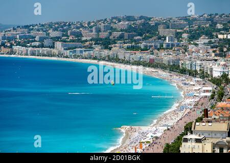 La Baie des Anges (Baia degli Angeli) a Nizza, sulla Costa Azzurra, lungo la costa mediterranea della Francia meridionale. Foto Stock