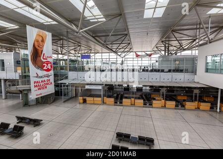 Greven, Germania - 9 agosto 2020: Edificio del terminal FMO dell'aeroporto di Münster Osnabrück in Germania. Foto Stock