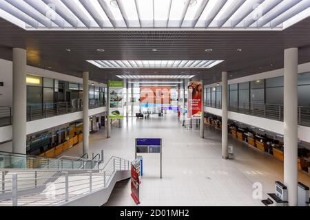 Greven, Germania - 9 agosto 2020: Edificio del terminal FMO dell'aeroporto di Münster Osnabrück in Germania. Foto Stock