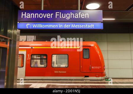 Hannover, Germania - 9 agosto 2020: Stazione ferroviaria dell'aeroporto di Hannover Hanover in Germania. Foto Stock