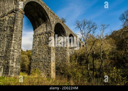 Pontsarn Viadotto, ora disusato, ma in precedenza era il ponte ferroviario che trasportava i treni verso e oltre Merthyr Tydfil da Brecon e oltre,. Foto Stock