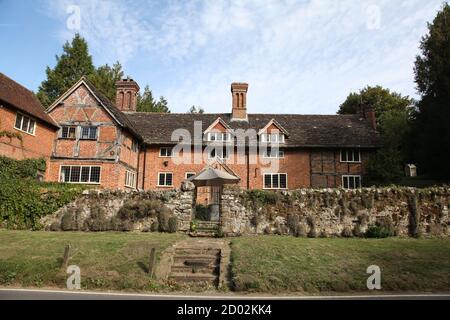 Old Hatch Farm House, situato sulla A25 Guildford Road nel villaggio di Abinger Hammer, Surrey, Regno Unito, settembre 2020 Foto Stock