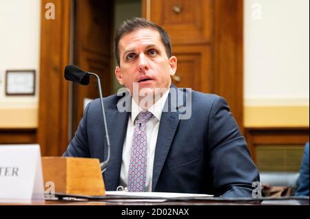 Washington, DC, Stati Uniti. 2 Ott 2020. 2 ottobre 2020 - Washington, DC, Stati Uniti: DAVID LASSETER, Vice Segretario aggiunto della Difesa per contrastare le armi di distruzione di massa, Dipartimento della Difesa degli Stati Uniti, intervenendo in un'audizione congiunta della sottocommissione per gli affari esteri della Camera sull'Asia, Il Pacifico e la Nonproliferazione e la Commissione per i servizi armati della Camera sottocomitato sull'intelligenza e le minacce emergenti e le capacità su 'rafforzare la sicurezza biologica: Minacce tradizionali e sfide emergenti' Credit: Michael Brochstein/ZUMA Wire/Alamy Live News Foto Stock