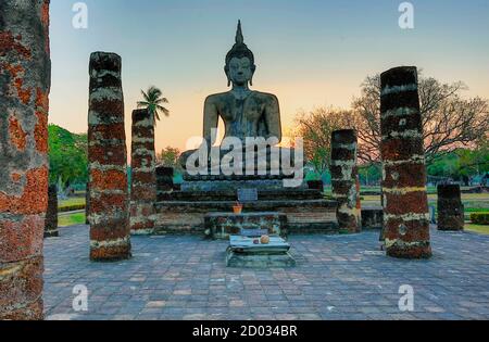 Il Buddha Gigante a Ayuthaya, Sukothai Thailandia Foto Stock