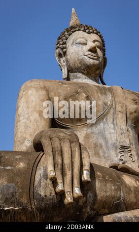 Il Buddha Gigante a Ayuthaya, Sukothai Thailandia Foto Stock