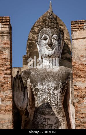 Buddha gigante a Ayuthaya, Sukothai Thailandia Foto Stock