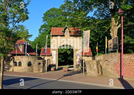 Ingresso principale al Memorial Museum Passchendaele 1917 a Zonnebeke, Belgio Foto Stock