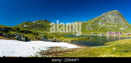 Escursioni nel meraviglioso parco nazionale di Jotunheimen in Norvegia, montagna Synshorn Foto Stock