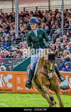 Clare Abbot Badminton Horse Trials Gloucester Inghilterra UK maggio 2019. Clare Abbot evento equestre in rappresentanza dell'Irlanda che cavalcano Euro Prince nel Badmint Foto Stock