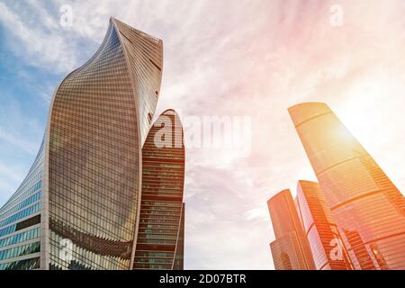 I grattacieli della città di Mosca hanno una vista generale al tramonto Foto Stock
