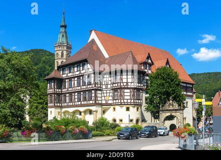 Residenza del Castello (Residenzschloss) o Palazzo residenziale a Bad Urach, Germania. Questo bellissimo castello è un punto di riferimento di Baden-Wurttemberg. Metà medievale- Foto Stock