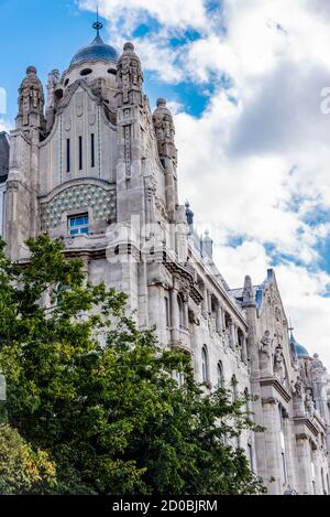 Il palazzo Gresham (Gresham-palota) di Budapest, Ungheria, un esempio di architettura Art Nouveau, costruito nel 1827 e rinnovato nel 1907 Foto Stock