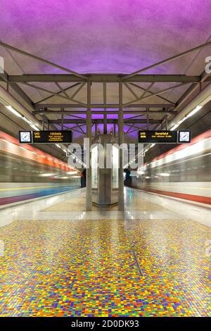 Dortmund, Germania - 10 agosto 2020: Stazione della metropolitana Dortmund MRT Stadtbahn Unionstrasse in Germania. Foto Stock