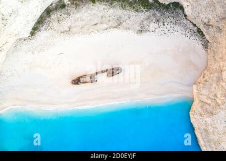 Zante, Grecia - 20 settembre 2020: Isola di Zante naufragio mare Navagio spiaggia drone vista aerea foto in Grecia. Foto Stock