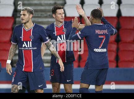 Julian Draxler del PSG celebra il suo gol con Mauro Icardi, Kylian Mbappe durante la partita di calcio Ligue 1 del campionato francese tra Parigi Saint-G. Foto Stock