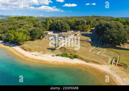 Vista aerea della baia di Verige con le rovine di Villa romana nel Parco Nazionale di Brijuni Foto Stock