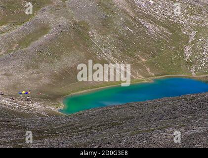 Rush Lake è un lago ad alta quota situato nella valle di Nagar, Gilgit-Baltistan, Pakistan vicino Rush pari Peak. A 4,694 metri Foto Stock