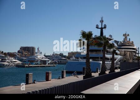 BARCELLONA, CATALOGNA / SPAGNA - 24 GENNAIO 2019: Port Vell a Barcellona Foto Stock