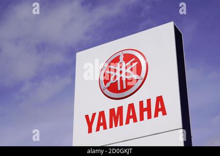 Bordeaux , Aquitaine / Francia - 09 25 2020 : logo Yamaha davanti al negozio di moto e motore barca negozio moto Foto Stock