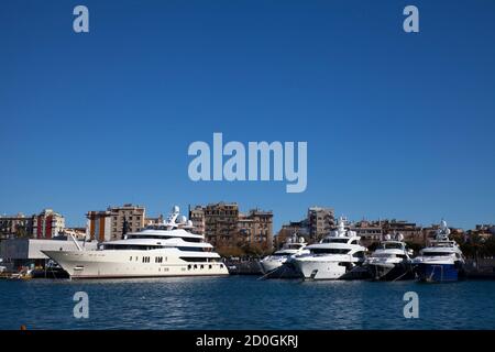 BARCELLONA, CATALOGNA / SPAGNA - 24 GENNAIO 2019: Port Vell a Barcellona Foto Stock