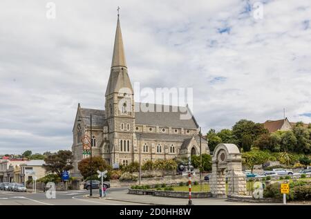 Chiesa Anglicana di San Luca e l'Arco del George Jones Memorial Park a Oamaru, Otago, Nuova Zelanda Foto Stock