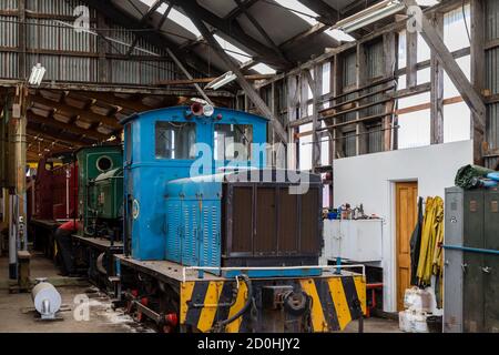 Una locomotiva per shunting diesel Drewry TR 35, costruita nel 1939, nei laboratori della 'Oamaru Steam and Rail Restoration Society' di Oamaru, Nuova Zelanda Foto Stock