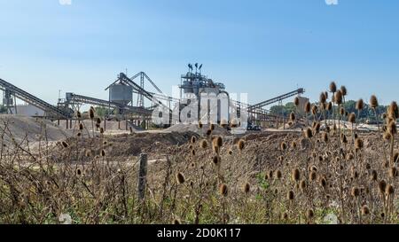 Stabilimento di estrazione della sabbia vicino al fiume Waal a Millingen aan de Rijn, Gelderland, Paesi Bassi Foto Stock