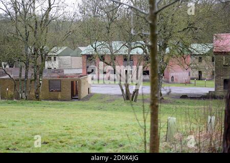 Case nel villaggio di Imber parte del campo di addestramento militare a Salisbury Plain, Wiltshire, Inghilterra, Regno Unito Foto Stock