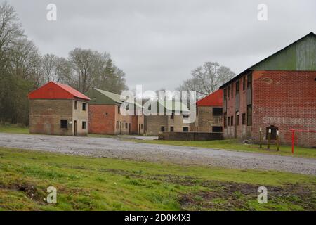 Case nel villaggio di Imber parte del campo di addestramento militare a Salisbury Plain, Wiltshire, Inghilterra, Regno Unito Foto Stock