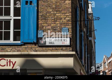 Angolo tra St Andrews Hill e carter Lane, Londra, EC4 Foto Stock