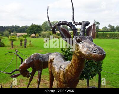 Antelope Sculpture presso il British Ironwork Center e il Shropshire Sculpture Park, Oswestry, Shropshire, Regno Unito Foto Stock