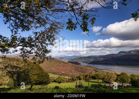 Vista sull'estuario di Mawddach da Barmouth sul galles costa Foto Stock