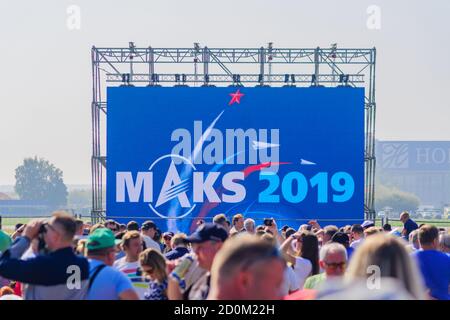 Zhukovsky, Regione di Mosca - 31 agosto 2019: Folla di persone all'International Air Show MAKS-2019 Foto Stock