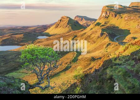 Alba sul Quiraing sull'Isola di Skye in Scozia Foto Stock