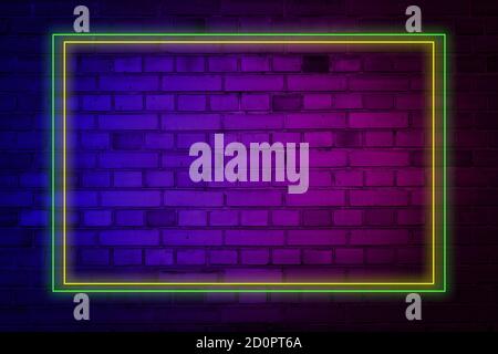 Effetto di illuminazione cornice verde e giallo sfondo neon su parete in mattoni per la festa di sfondo o il tuo testo. Foto Stock