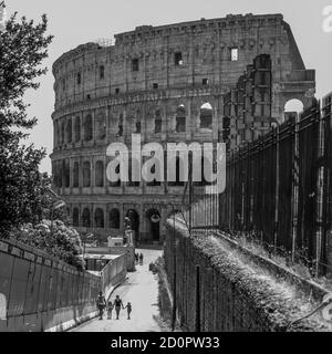 Una giornata estiva nell'antica città di Roma, quasi abbandonata Foto Stock