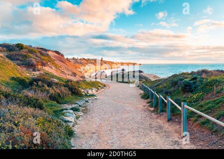 L'iconica pista di accesso alla spiaggia di Port Willunga al tramonto, Australia del Sud Foto Stock